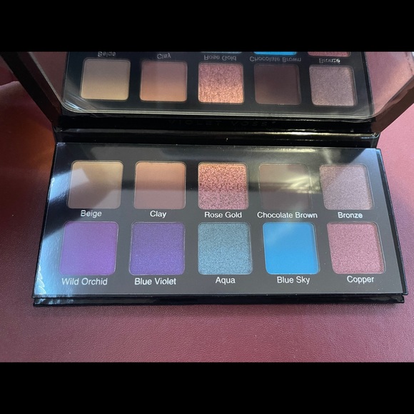 Eyeshadow palette and brush set - Picture 2 of 4